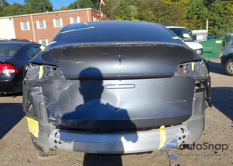 2023 Tesla Model Y Awd/Long Range Dual Motor All-Wheel Drive z USA, uszkodzony, nr VIN 7SAYGDEE6PA091538